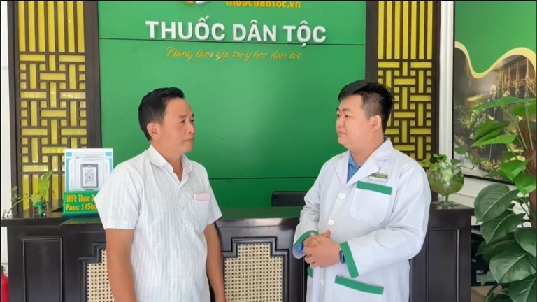 Anh Nguyễn Văn Thiệu đến Thuốc dân tộc gặp bác sĩ thăm khám