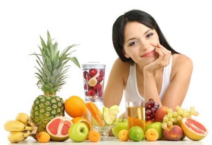 Chị em nên tăng cường ăn trái cây giàu vitamin C giúp tăng cường đề kháng, chống lại tình trạng khí hư bệnh lý