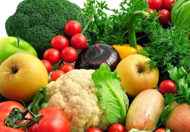 Bệnh nhân gout nên ăn nhiều rau xanh và hoa quả trong những ngày Tết đến xuân về. 