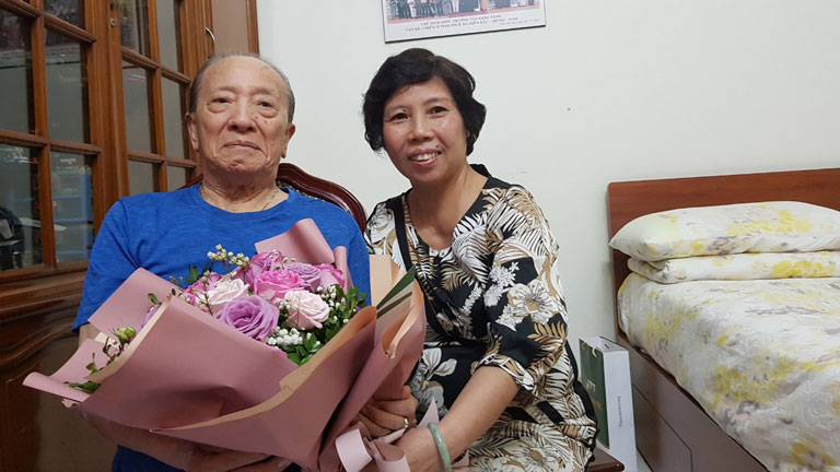 Bác sĩ Phương đến thăm người thầy nhân ngày Nhà giáo Việt Nam