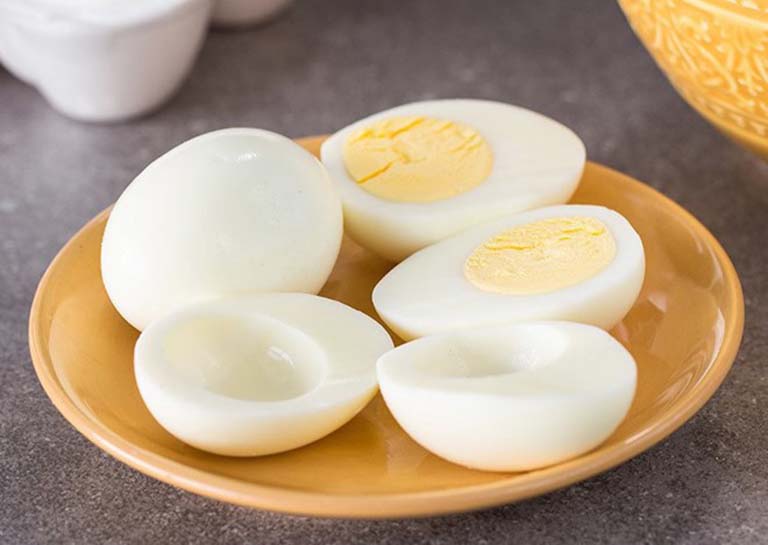 Ăn trứng gà để cung cấp protein thay vì lạm dụng protein từ thịt
