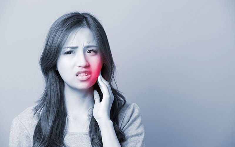 Một trong những nhược điểm của bọc răng sứ là khiến răng trở nên kém nhạy cảm
