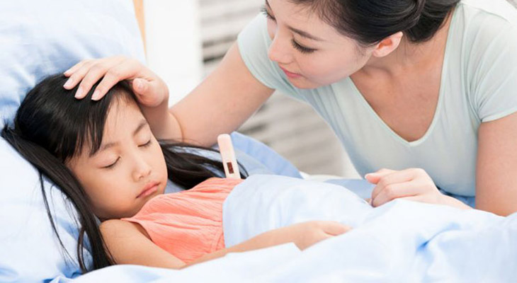 Mề đay có thể khởi phát khi trẻ mắc các bệnh tai mũi họng