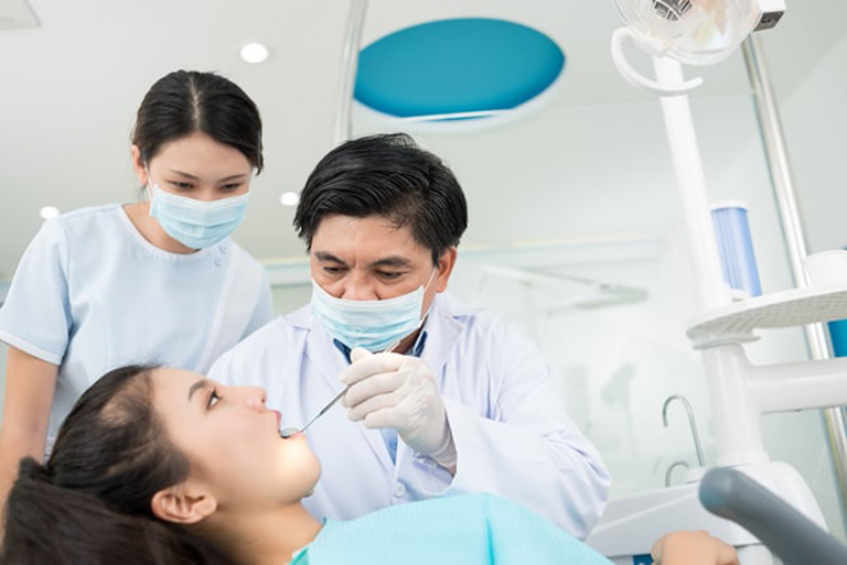 Bác sĩ chính là người ảnh hưởng nhiều nhất tới kết quả trồng răng