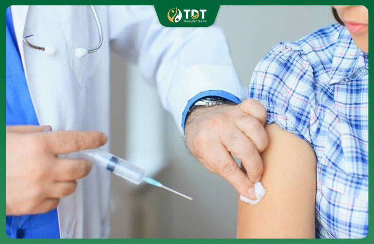 Các bạn nên tiêm vắc xin phòng cúm để hạn chế nguy cơ mắc bệnh xoang cấp